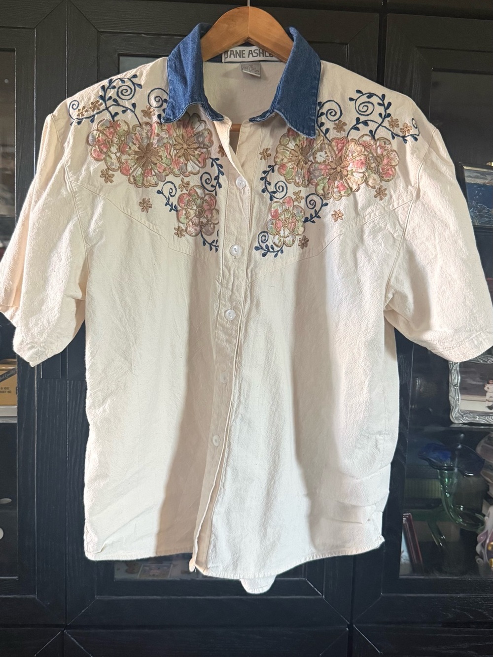 Jane Ashley Cream Embroidered Short-Sleeve Western Shirt with Denim Collar